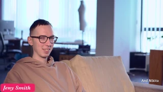 裸体恶作剧撩汉弟翘臀高跟无意走光偷窥