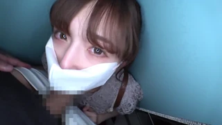 Japanse amateurvrouwen slagen met grote pikken, tonen mooie grote borsten en erotische lichamen. Ze deepthroaten en worden intens geneukt