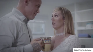 Ξανθιά milf αφεντικό ανοίγει πόδια για γραφοκρανική μετά πειρασμό