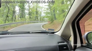 Chefin bekommt wilden Autohandjob in der Mittagspause!