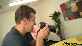 mofozo.com 18 year old amateur fucks her photographer hard