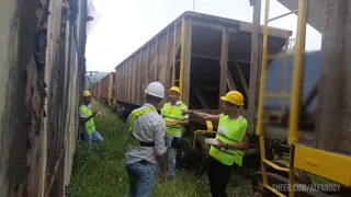 লাঞ্চে কর্মীরা সহকর্মীকে ঠাপায় তারপর ক্রিমি দুধ খাওয়ায়