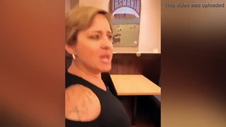 Oye, ¿quieres saber cómo manejé a dos a la vez a cuatro patas mientras chupaba? ¡Mira mi acción rubia brasileña con CassianaCosta!