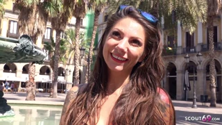 German Scout pega latina peituda curvilínea MILF Lily em calcinha sem virilha no casting