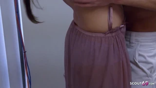 میلف معلم حیله‌گر کیر بزرگ پسر را به کوبیدن آنال خام می‌کشد. کلاس به منطقه هاردکور تبدیل می‌شود