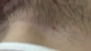 Uau, olha minha buceta molhada pulsando de perto, mesmo com absorvente