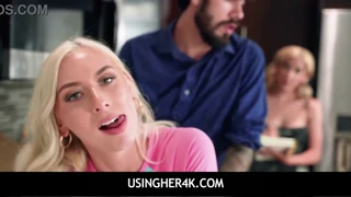 UsingHer4K - دختر بوند آزاد 18+ با سینه‌های بزرگ بازی‌های ویدیویی را تسلط می‌کند