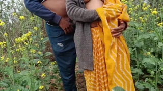 Bhabhi enjoys outdoor fucking fully!