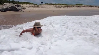 Alpha male films hugging & cumming on the beach