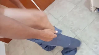 Young 18+ woman in love gets on top to suck and asks to split her ass