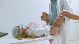 Nurse wants to fuck & gives herself to doctor in office