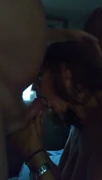Amatör MILF Candi Annie karavanında hayranından yarak emip spermi yutuyor