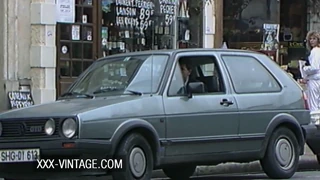 Nevjerna Helena Mirelli zvijezda u vrućem vintage threesomu