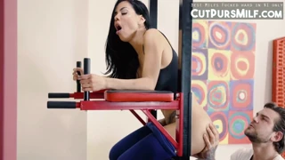 Meka cura ili tvrda kučka? Canela Skin prima grubo u teretani!