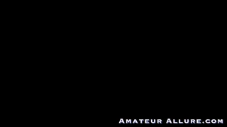 Je ne résiste pas à ces modèles excitées suçant et baisant dans une compilation sauvage