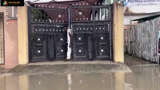 Guy shows how to fuck girl, during raining seasons in town