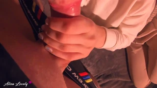 בובה 18+ בולעת זין ענק עד שפיכה על שפתיים POV חובבני