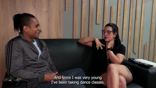 A curvy performer shares an interracial encounter that finishes across her face