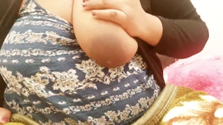 Asian Sexy Aunty With Big Tits