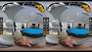 Caitlin Belle VR'de Göğüs Dolgun Latin MILF ile Sert Sikini Sürerken POV