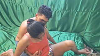 Lepa bengalska punca dobi trdo pofukana od Hanifa in Adorija v domači XXX