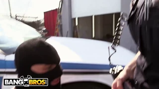 "μεγάλα στήθη αστυνομικός molly jane κυνηγάει εκείνη την πούτσα σκληρά;"