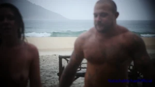 Nyilvános strand szex - Valódi amatőr pár újítja meg az esküt forró akcióval