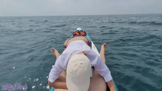 모든 정액을 추출하고 삼키는 야외 블로우잡