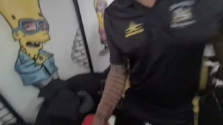 Vi åker till tatueraren för namn men Nicoly Mattos vill tatuerad fitta och skriker sug mig