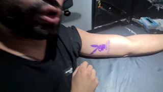 ניקולי מאטוס מתחננת לקעקע כוס ואז צועקת מצצי לי