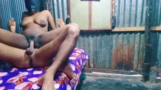 Köy çiftinin sert köpek stili am sikişi ve sakso seansı