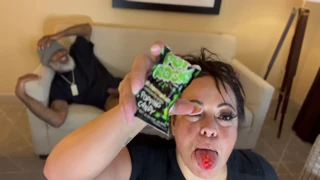 Pokam pop rocks v usta 🍬