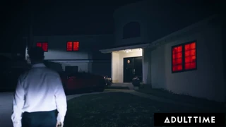 Benieuwd wat er gebeurt als Angela White's man haar betrapt in een wilde orgy?