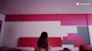 Hej, hočeš videti, kako se divje zabavam v hotelu?