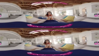 بڑے دودھ والی لاطینی VR یوگا اسٹریچ میں لالچ دیتی ہے