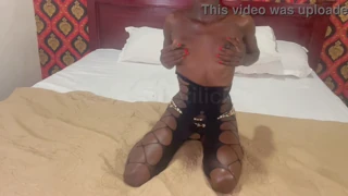 Adolescente Ébène Mince 18+ à la Chatte Crémeuse Baisée Dur dans Toutes les Positions Jusqu'à l'Éjaculation