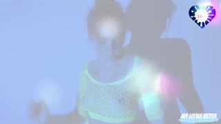 Wow! Am Întâlnit o Frumusețe la Club de Noapte, Am Făcut-o Puternic și Am Terminat în Gura Ei