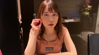 [Dublirano v angleščino] Suha Japonka z velikimi F-joškami jaha cowgirl v domačem POV