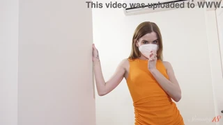 Teen gầy 18+ Dina sờ soạng âm hộ đến cực khoái