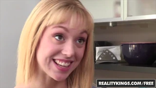 Série Realitykings avec Cherie Deville et Lucy Tyler dans scène Loving Lucy