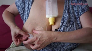 Bionda Euro babe con grandi tette gonfie che latta forte