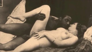 Intens interracial trekant i vintagestil