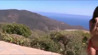 Göğüslü olgun hatun yakalayıcı müzik video kliplerinde başrolde