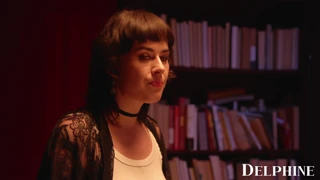 "Delphine Films- Sexy babe Alex Coal vášnivě prozkoumává tělo Olive Glass," sténá
