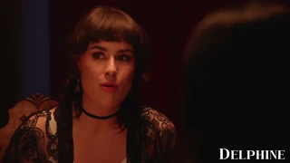 Delphine Films- Bella Bambola Alex Coal esplora appassionatamente corpo Olive Glass, geme