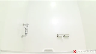 OL in uniform unleashes embarrassing toilet pee show
