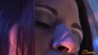 Gã dương vật lớn cưỡi mạnh MILF nóng với ngực giả lớn tư thế chó