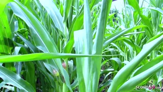 Bạn thấy cô gái dễ thương dụ bạn học gầy vào sex đồng tính công khai trên đường?