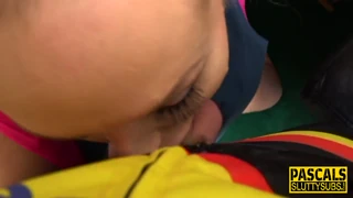 Υποτακτική Πουτάνα πνίγεται σε καυλί!