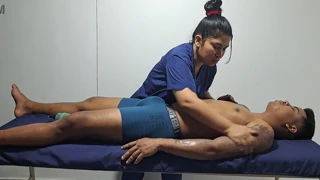 Massage santai dadi panas kanggo priya seksi iki. nonton setengah wuda nggawe aku liar